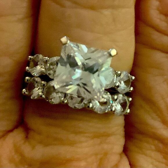 Gorgeous bridal set . Size 8 princess cut engagement flanked by 2 rounds 7.4 CTW - Picture 1 of 6